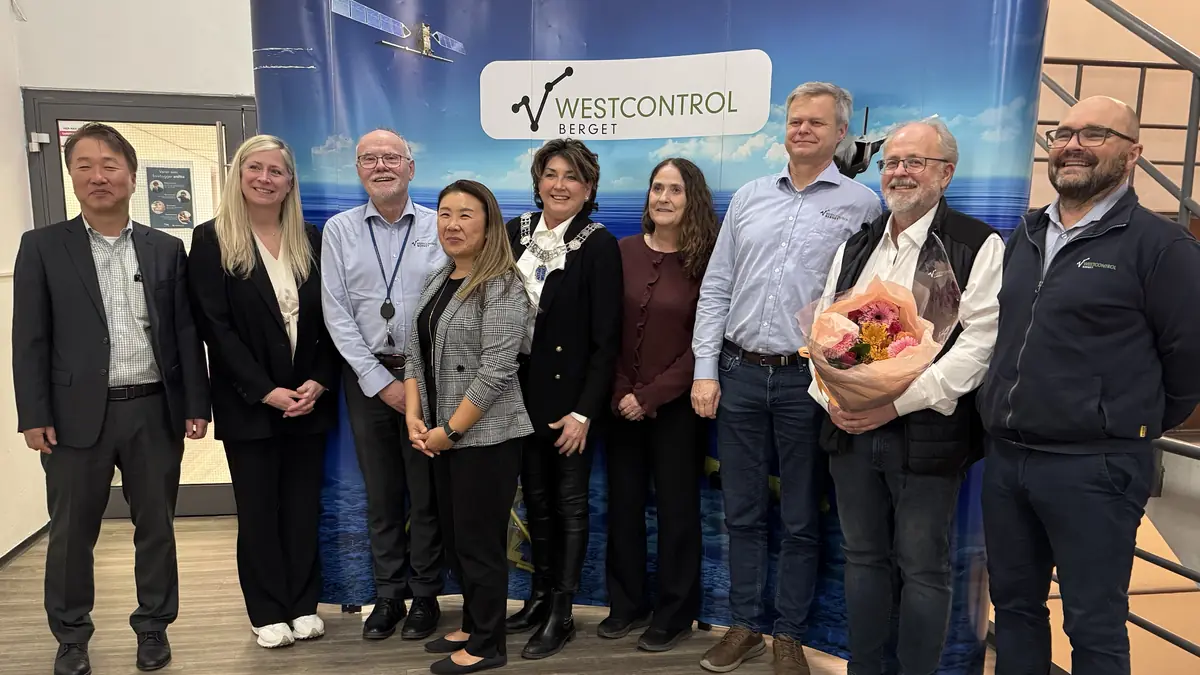 Representanter fra Westcontrol Berget, Forsvarsmateriell og Boeing samlet på Høgås